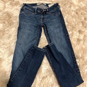 Medium wash hollister super skinny jeans